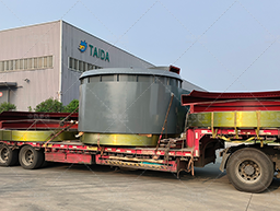 2.0m回轉窯第二車發(fā)貨， 窯頭、輪帶滿滿一車，發(fā)往山東